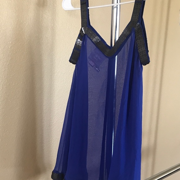 Sleeveless Top - Picture 3 of 4